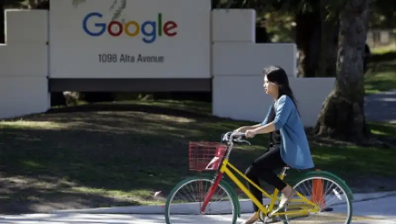 Власти США намерены получить доступ к перепискам пользователей Apple и Google