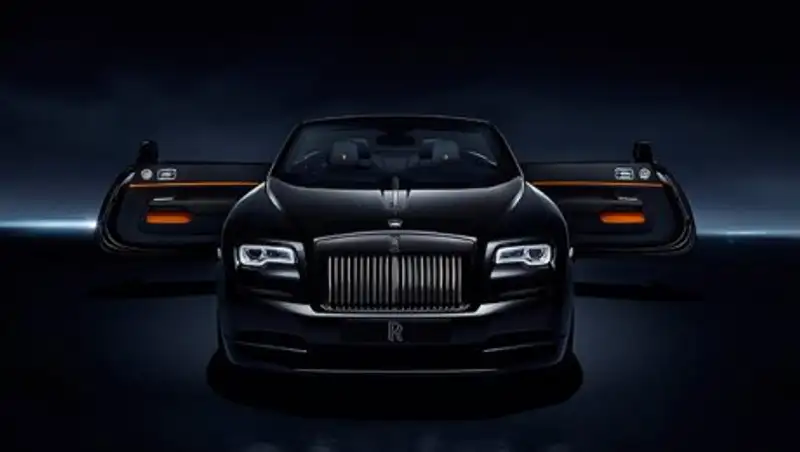 Rolls-Royce выпустил очень черный кабриолет