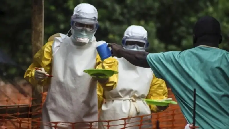 Шесть гвинейцев арестованы за поездку с умершим от Эболы