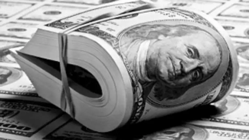 Спрос на доллары в РК вырос на 47% в преддверии сезона отпусков