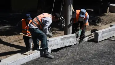 Улицы Алматы с бордюрами, фото - Новости Zakon.kz от 05.07.2022 13:25