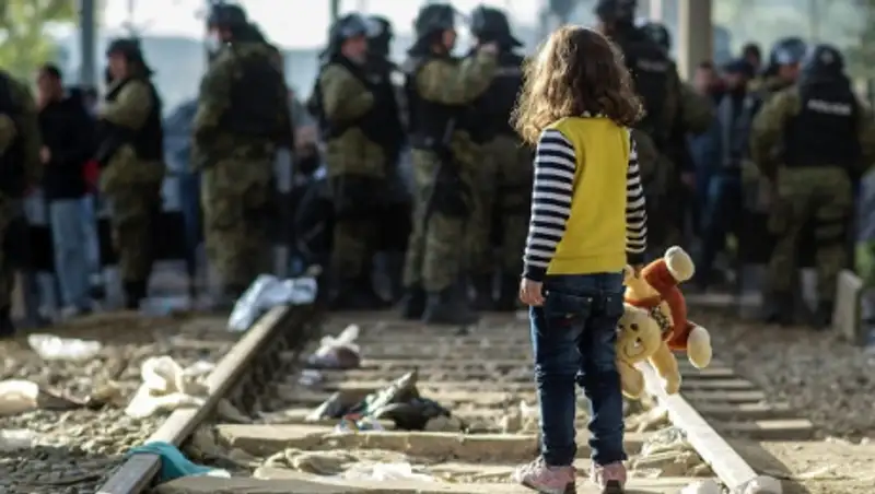 МИД Австрии: Европа должна сократить приток мигрантов