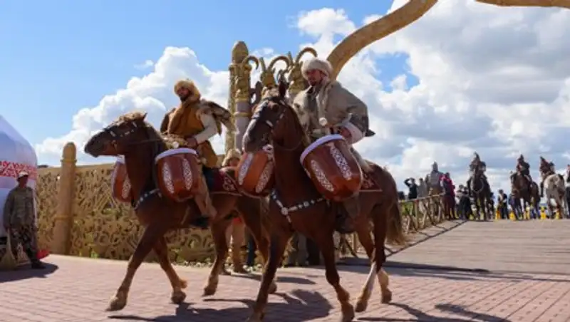 Глава государства посетил ипподром «Казанат»