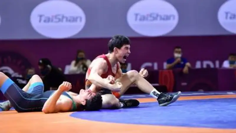 Казахстанцы начали выступать на ЧМ по греко-римской борьбе