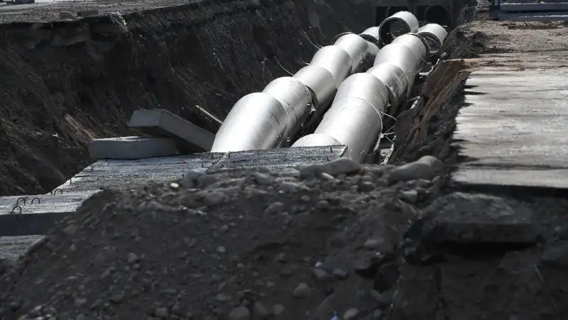 В Алматы прорвало теплотрассу – инцидент сняли очевидцы