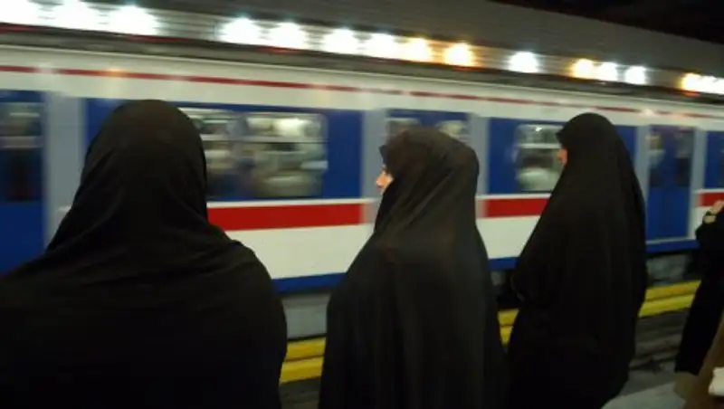 В метро Тегерана столкнулись два поезда, пострадали десятки человек