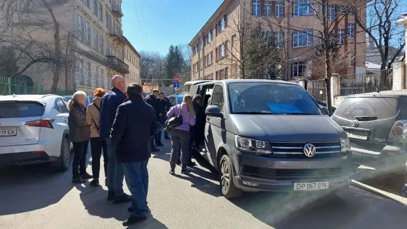 Еще семь казахстанцев отправились из Украины в Польшу