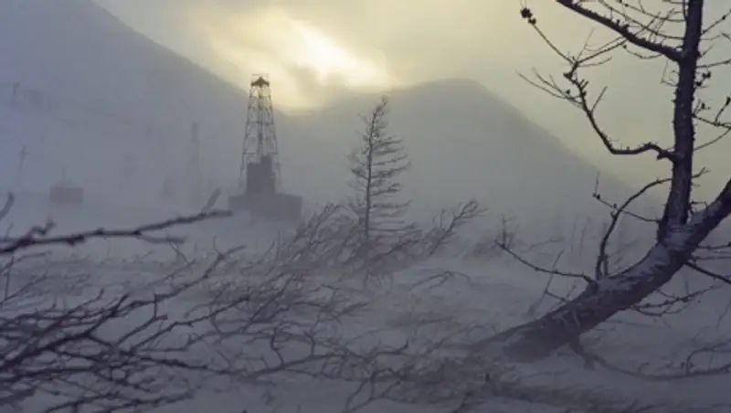 Сильный ветер сорвал крышу здания военкомата в Акмолинской области