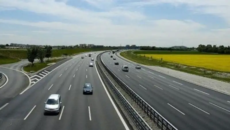 Каждый третий автобан в Казахстане будет платным