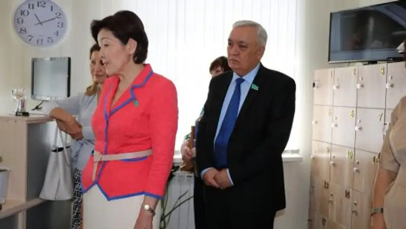 Мажилисмены посетили в Алматы «Центр активного долголетия»