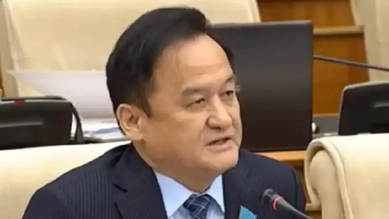 Депутат Казбек Иса заявил, что не предлагал внести поправки в Конституцию по статусу русского языка