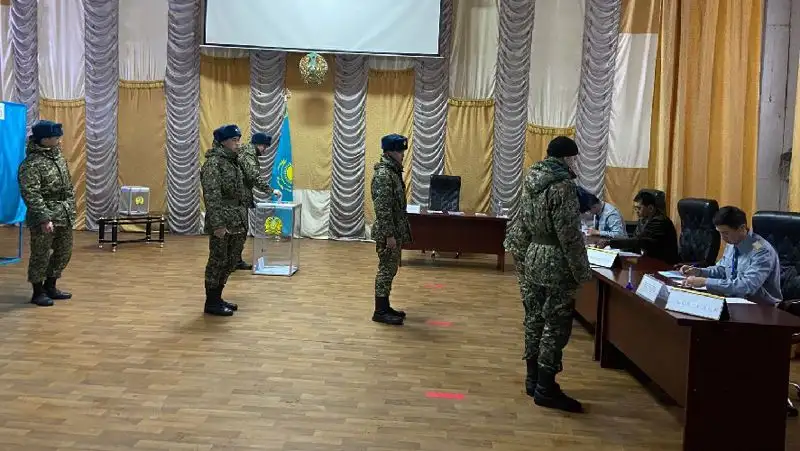 Солдаты Национальной гвардии проголосовали на выборах в Алматы
