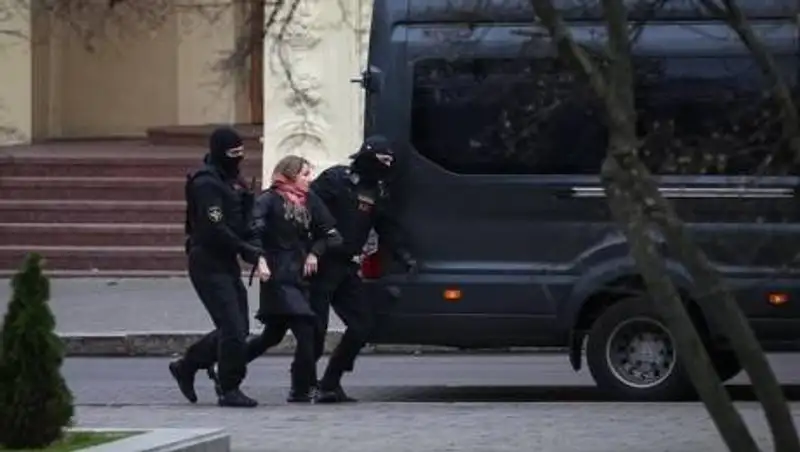 В Минске проходят массовые задержания протестующих
