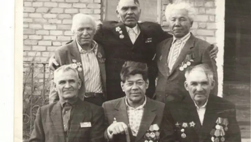  На фронт моего дедушку Темирхана Баймагамбетова призвали в 17 лет