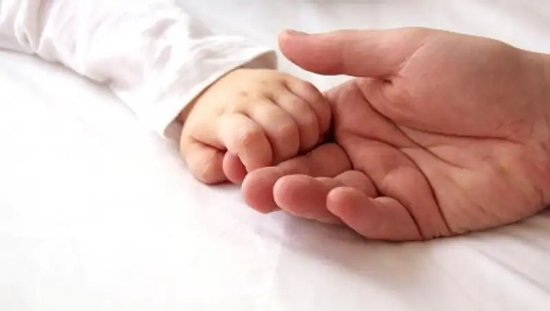 В Финляндии мужчина впервые родил ребенка