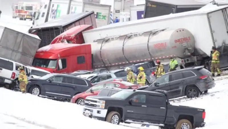 В столкновении 50 машин в штате Пенсильвания погибли три человека