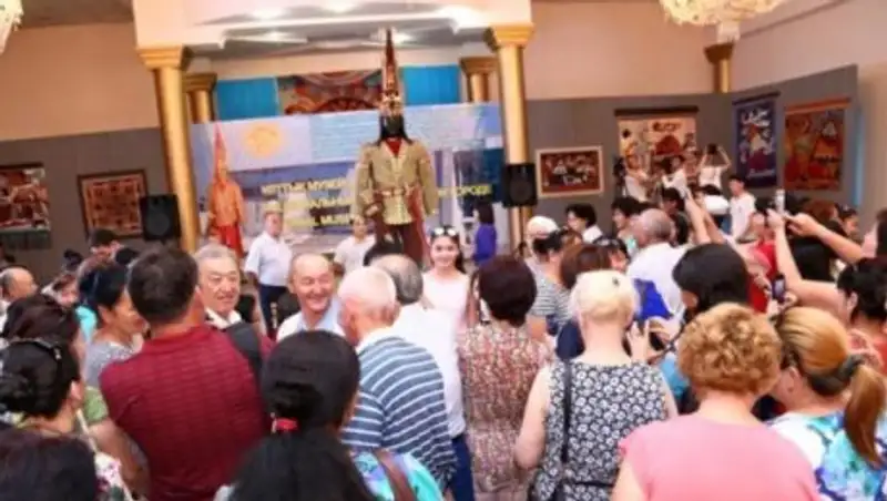 О&#1187;т&#1199;стік хал&#1179;ы «Алтын адамды» тамашалады