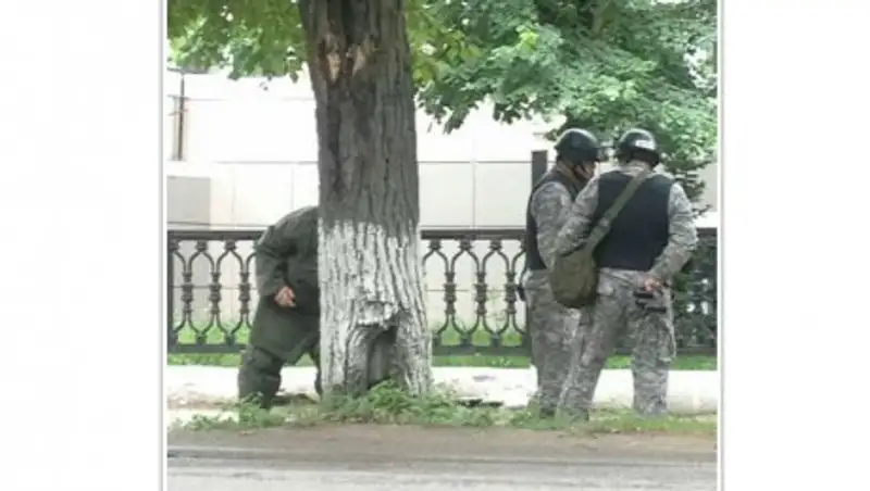 В Усть-Каменогрске в районе Казцинка саперы обследуют подозрительную сумку