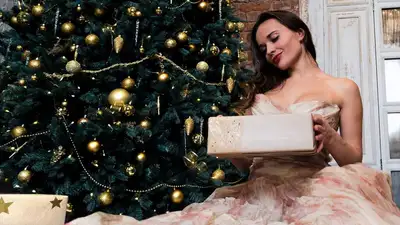 Историк моды Александр Васильев дал свои новогодние советы, фото - Новости Zakon.kz от 31.12.2022 07:19