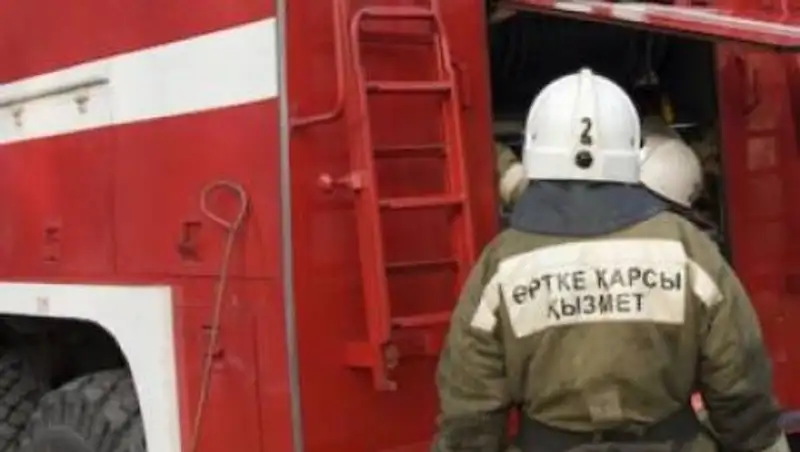 В Алматы горел столярный цех