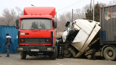 Столкновение двух МАЗов, фото - Новости Zakon.kz от 01.03.2022 18:52