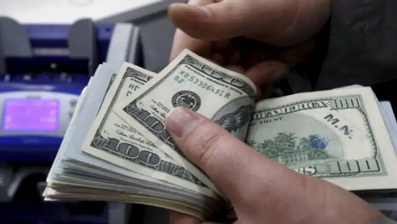 Доллар еще незначительно подешевел