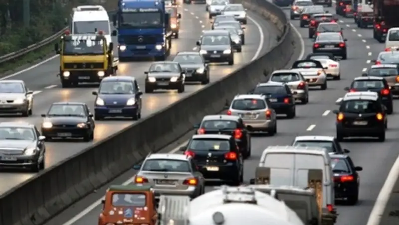 Аким Астаны выступает в защиту автовладельцев