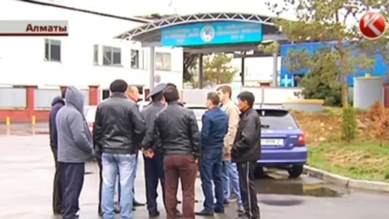 Водители алматинского автопарка заявили, что их облагают данью