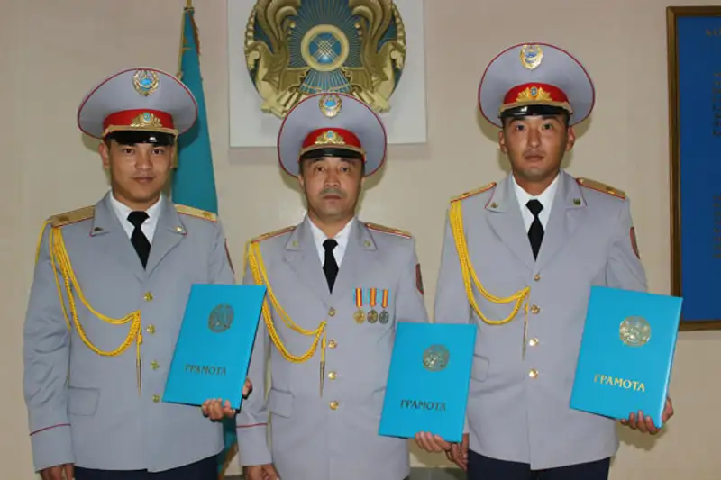Аким области наградил костанайских полицейских (фото), фото - Новости Zakon.kz от 06.08.2012 19:18