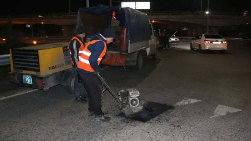 Почти пять тысяч километров автодорог будет реконструировано в Казахстане