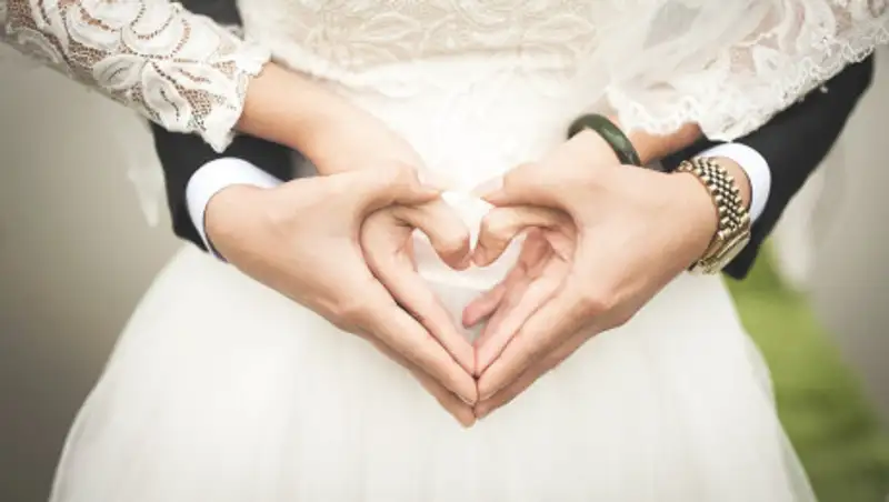 Необычный свадебный кортеж сняли на видео в Алматы