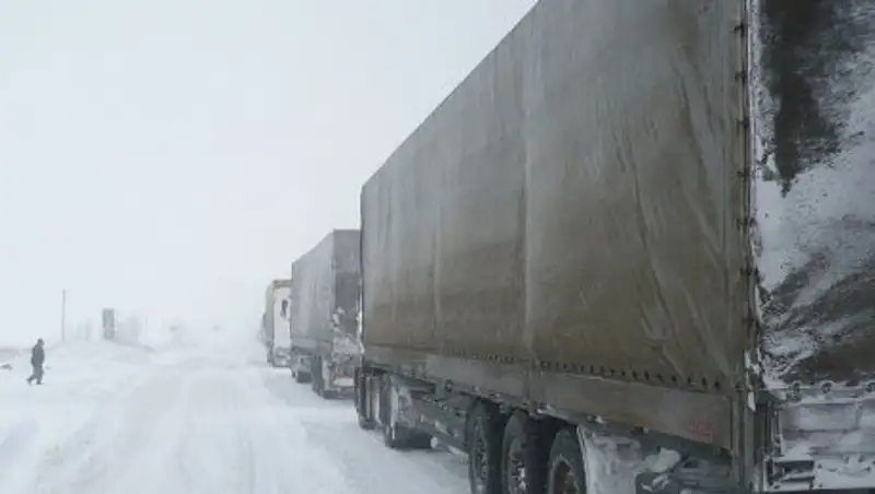 Названы причины затора на казахстанско-российской границе