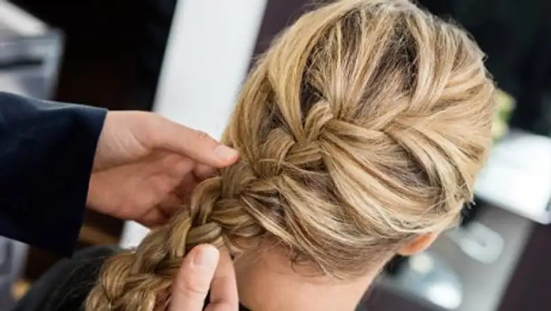 Медики рассказали, как окрашивание волос связано с заболеванием раком