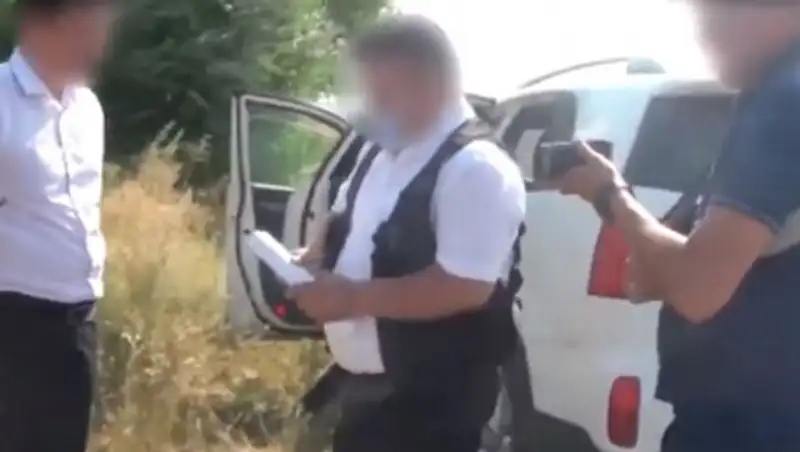 К 2 годам за растрату осудили экс-акима поселка в Костанайской области