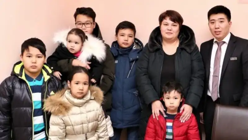 Аноним подарил многодетной семье из Астаны квартиру