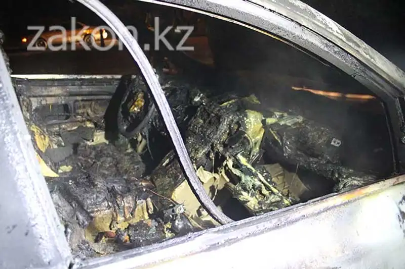Сегодня ранним утром в Алматы сгорела Тойота Венза (фото) Сегодня ранним утром в Алматы сгорела Тойота Венза (фото), фото - Новости Zakon.kz от 06.11.2013 22:52
