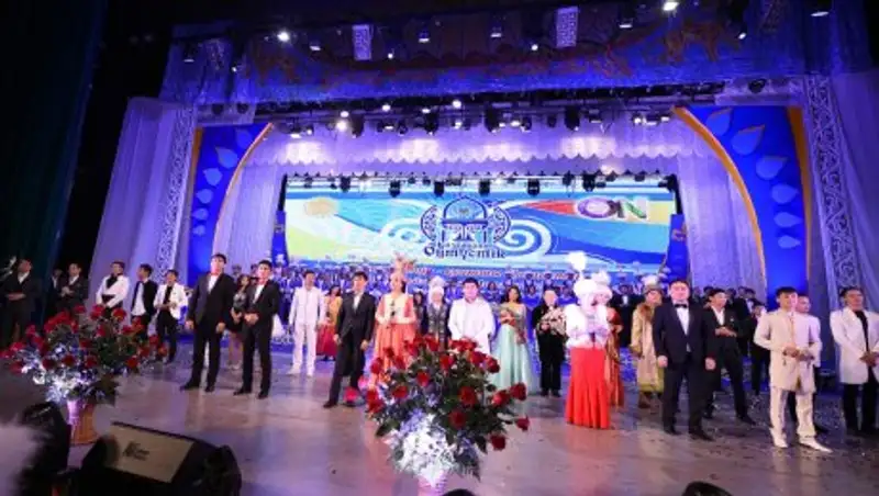 Астанада О&#1187;т&#1199;стікті&#1187; к&#1199;ндері «&#1240;н - шашуым &#1257;зі&#1187;е, мерейлі Астанам!» Гала-концертімен ая&#1179;талды