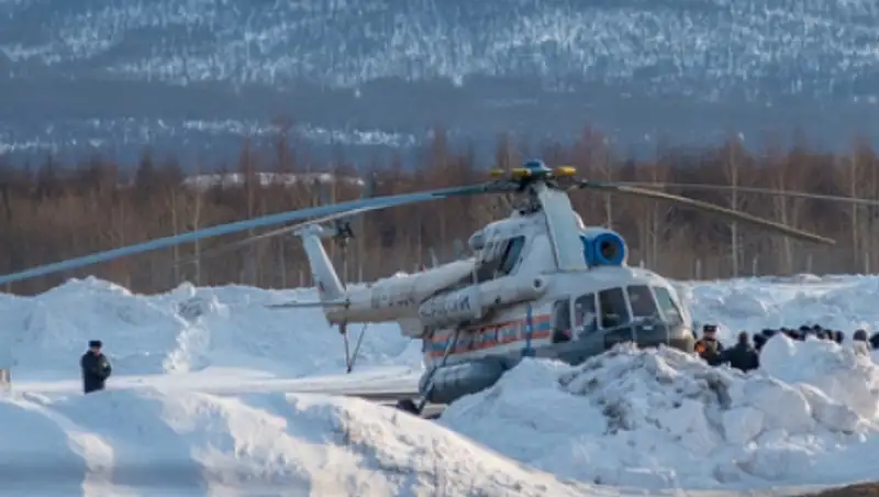 Три спасенных рыбака с траулера «Дальний Восток» доставлены в Магадан