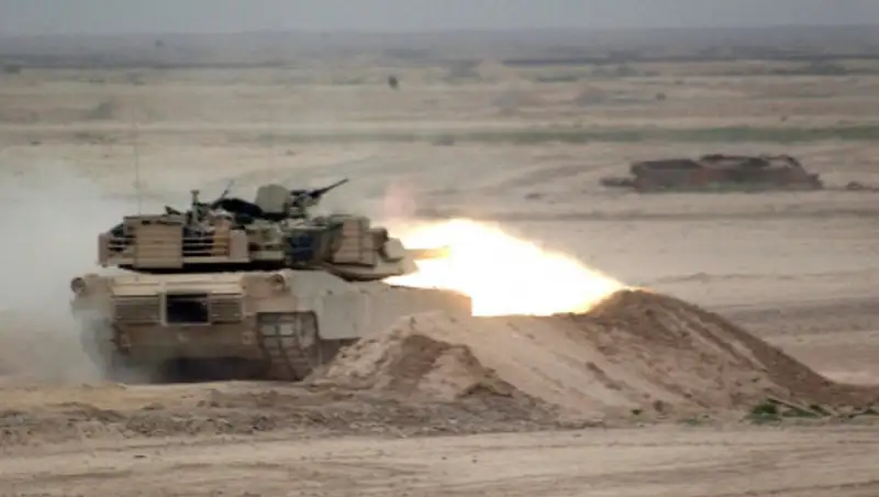 Американские военные случайно подбили свой танк на учениях