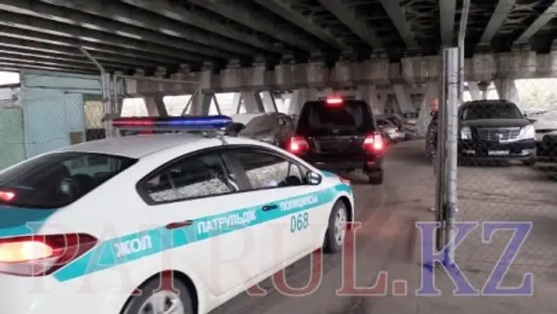 В Алматы «навороченные» авто водворяют на штрафстоянки