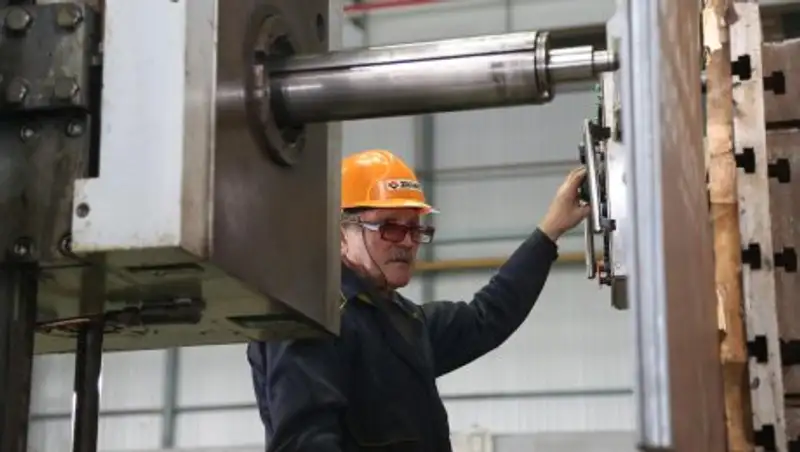 Предприятия ЗКО повысят зарплату для своих сотрудников с низким окладом