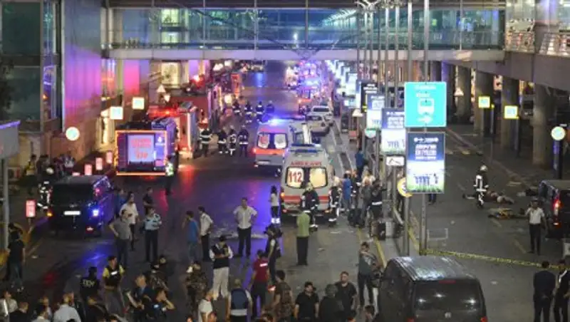 В результате атаки на аэропорт Стамбула погиб 31 человек, 147 ранены