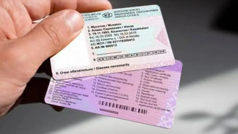 Токаев подписал закон, разрешающий не возить с собой права и техпаспорт