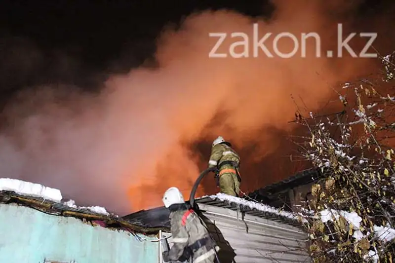 В Алматы в частном доме произошел пожар из-за взрыва отопительного оборудования (фото) В Алматы в частном доме произошел пожар из-за взрыва отопительного оборудования (фото), фото - Новости Zakon.kz от 25.11.2013 17:53