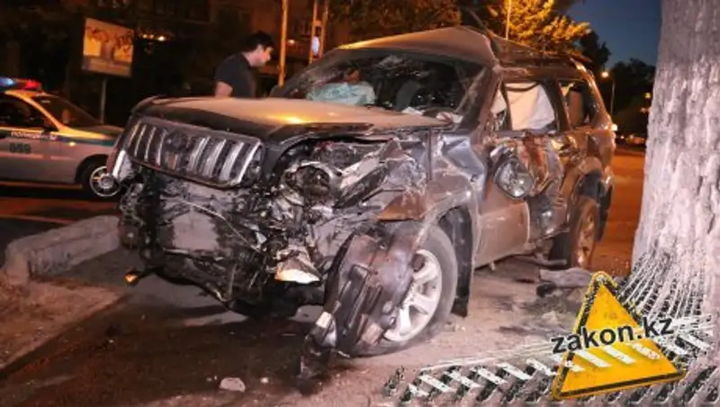 В крупном ДТП в Алматы пострадали 9 человек