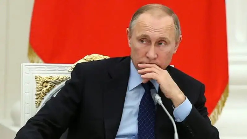 Путин освободил от должностей 17 генералов силовых ведомств