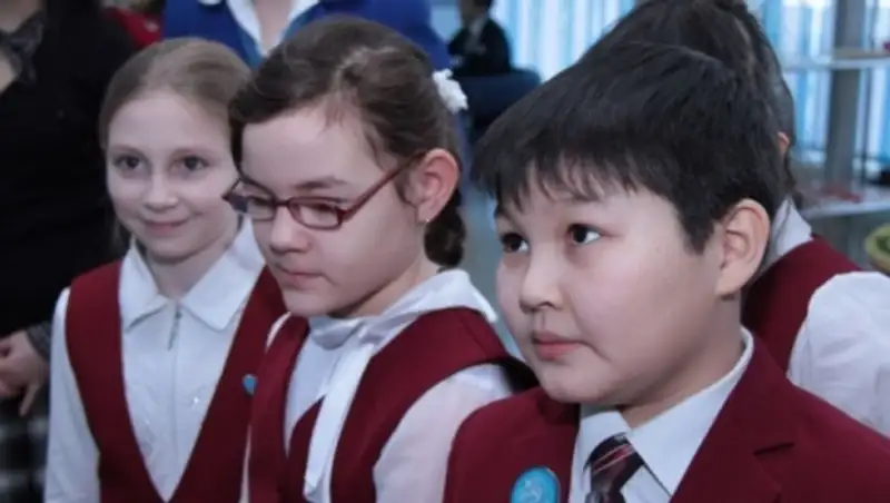 Актауские школы обзаведутся 240 тысячами новых учебных пособий