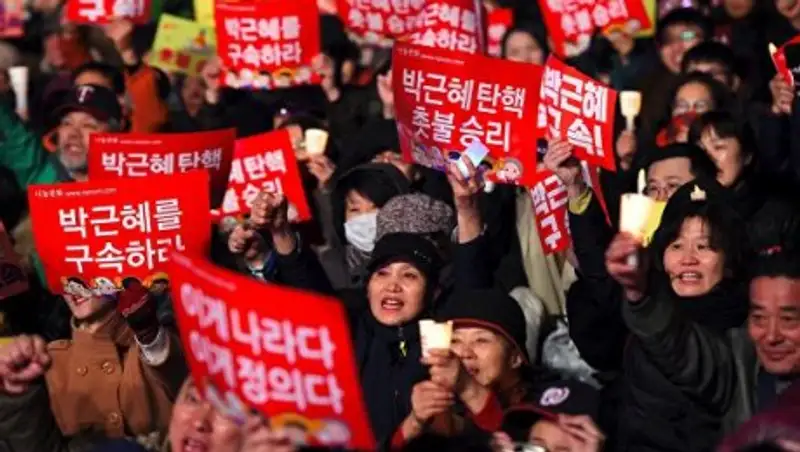 В Сеуле при столкновениях после отставки президента погибли три человека