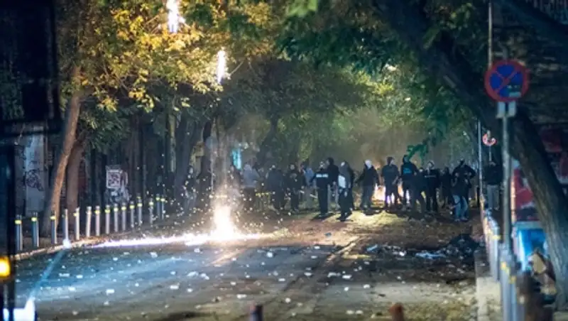 Почти 300 человек задержаны в Афинах после боев демонстрантов с полицией