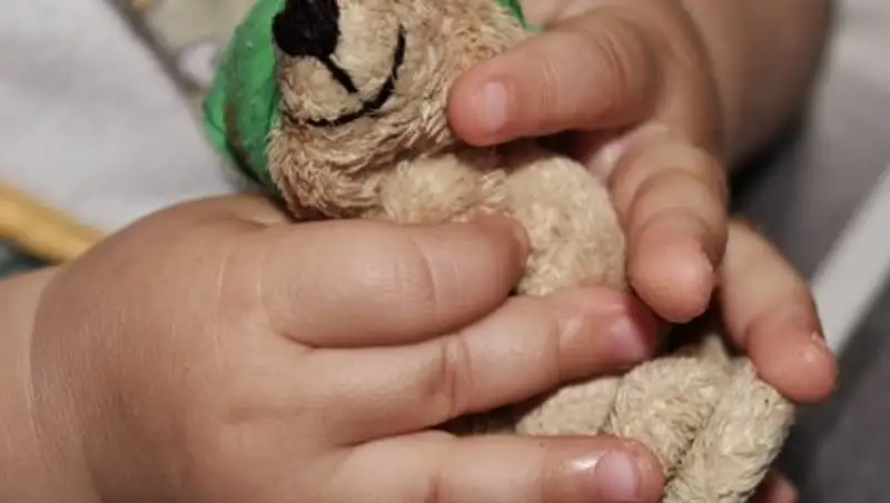 В Астане пьяная женщина угрожала сжечь своего ребенка в печи